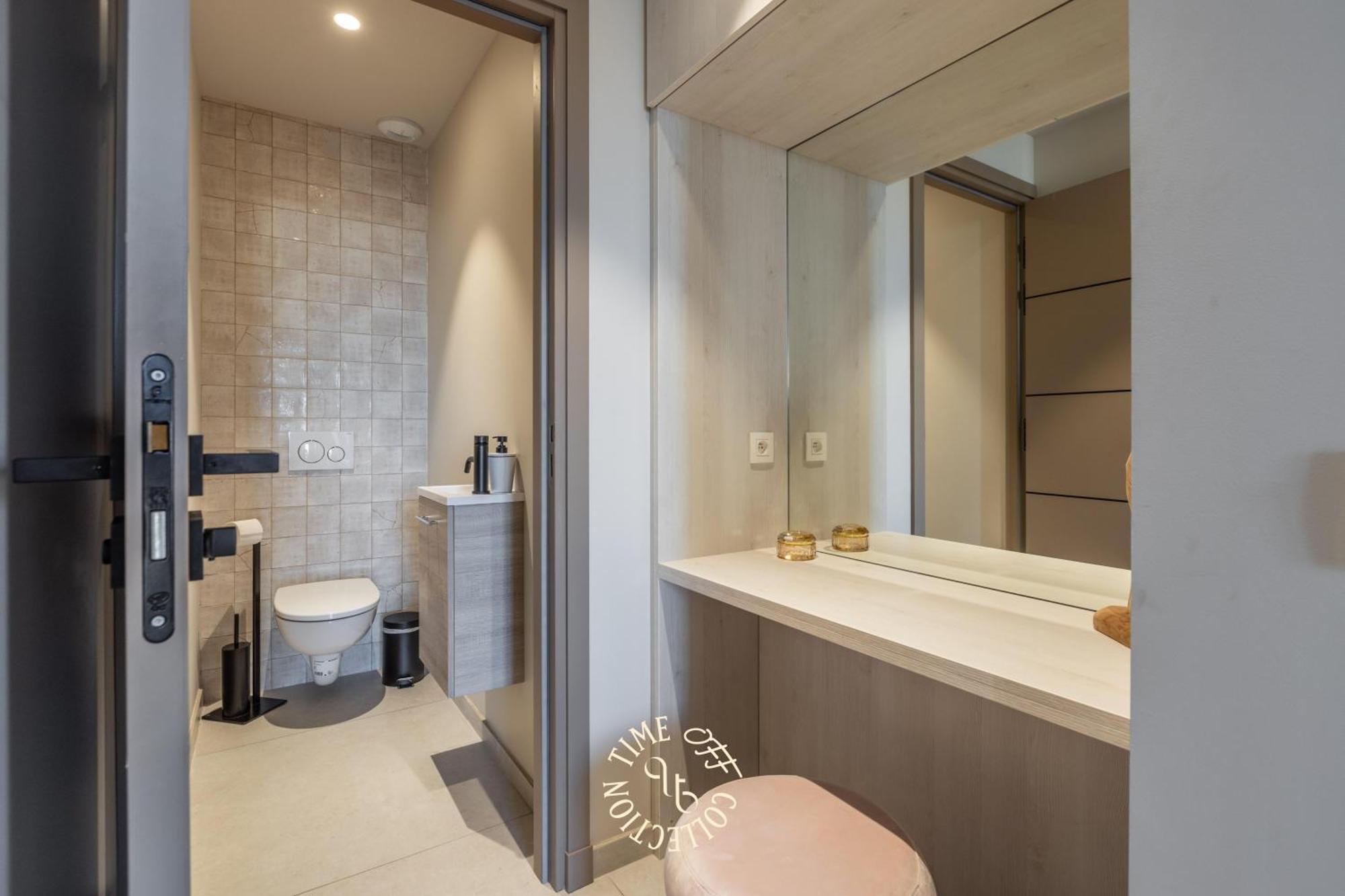 A&a By Time Off Collection Apartment *